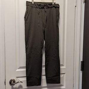 Lululemon on the fly green pants size 6
